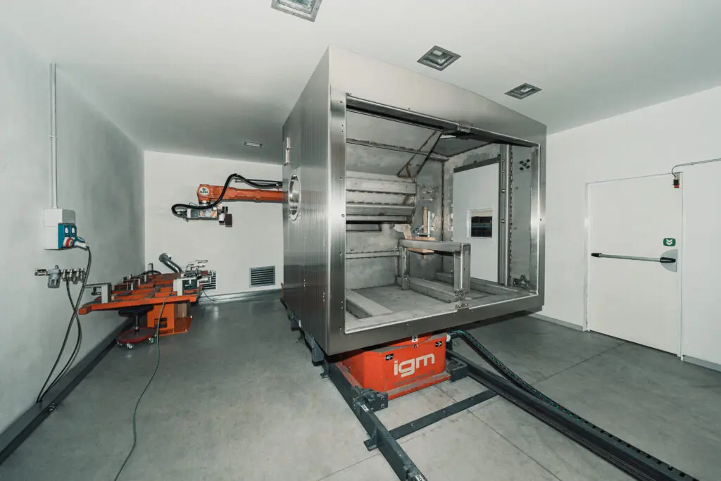 metals automatizzazioni delle finiture su componenti di macchine grandi