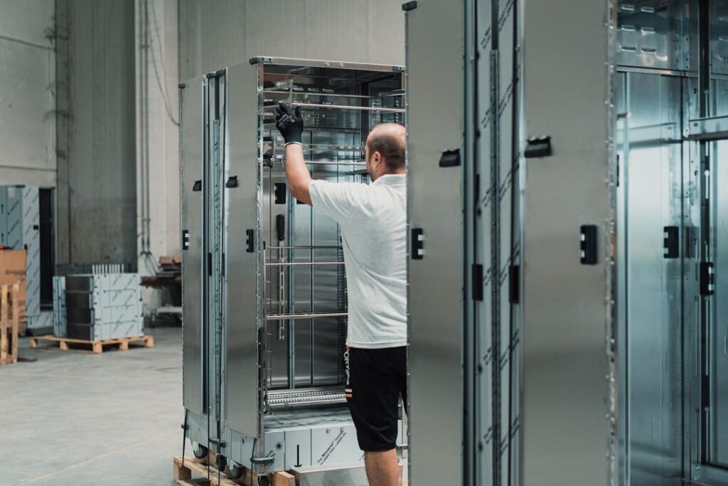 Metall-Stahl-Montage