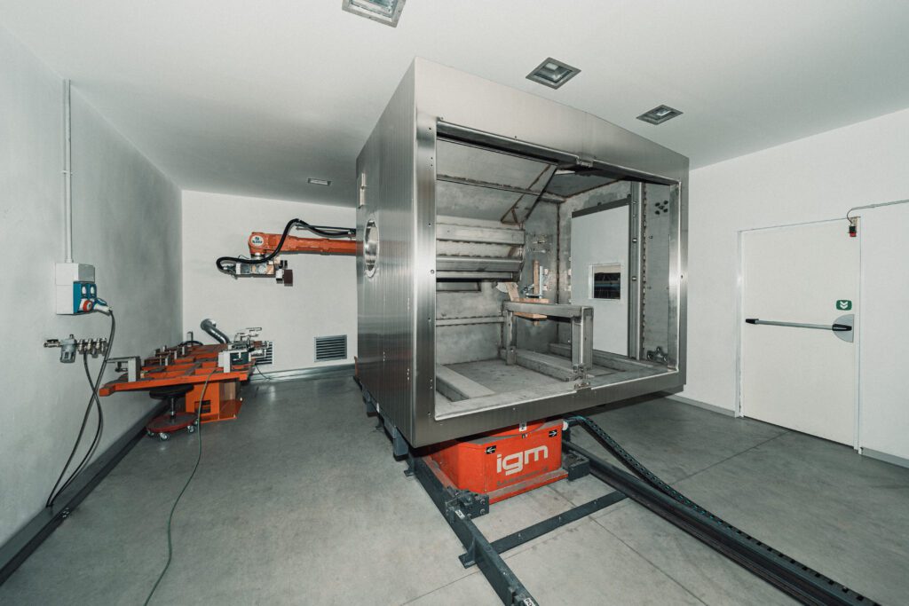 metals automation for finishing on large machine components